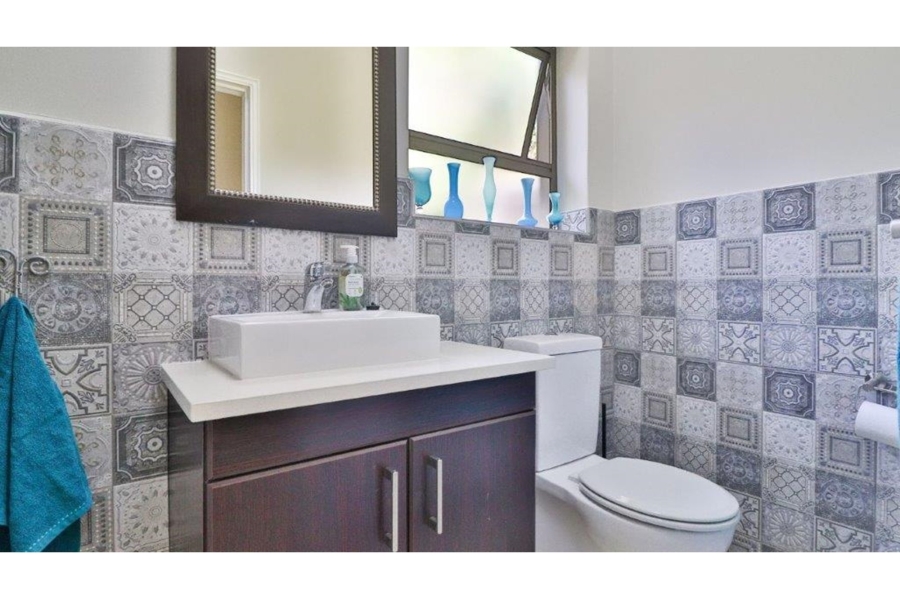 6 Bedroom Property for Sale in Lovemore Park Eastern Cape